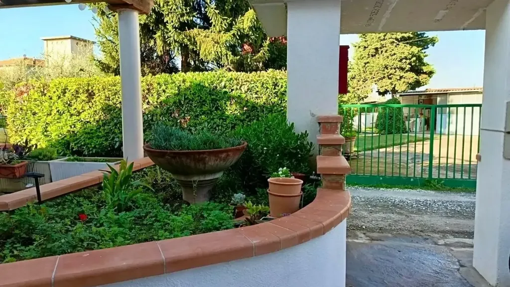 Aed - Rustic-Style Flat with Private Garden in Empoli