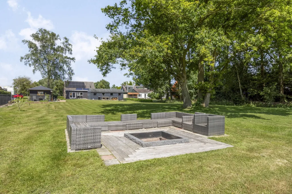 Jardin - Modernised House with Canal View in Bergentheim
