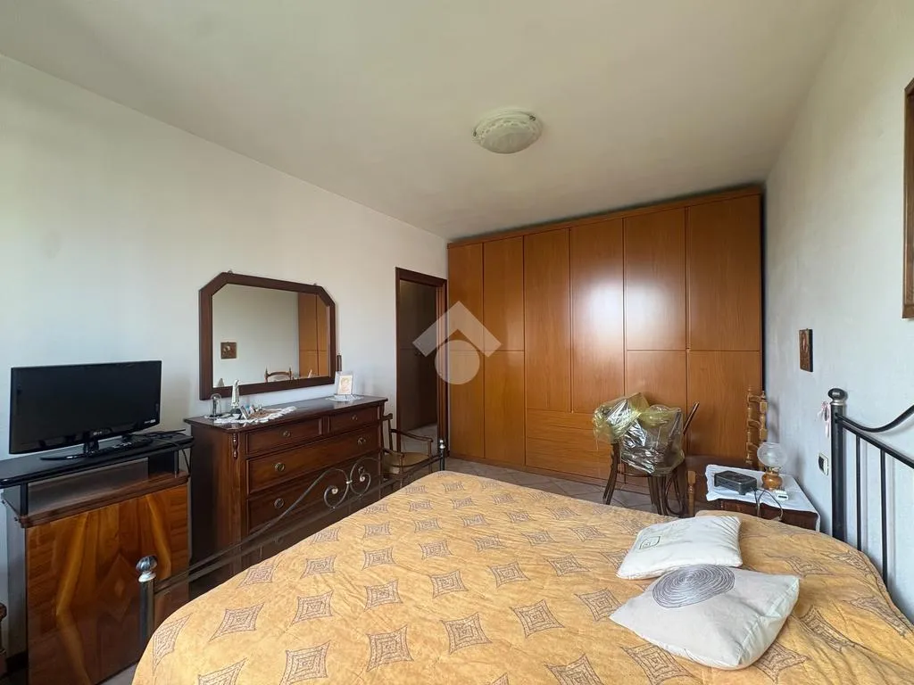 Chambres - 3-Room Apartment with Loggia in Landriano