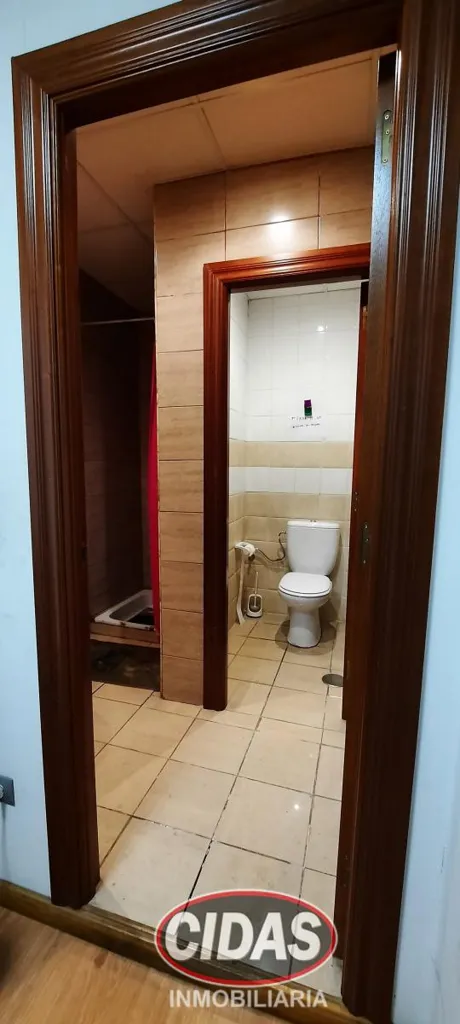 Vannitoad - Commercial Space with Parking in Oviedo