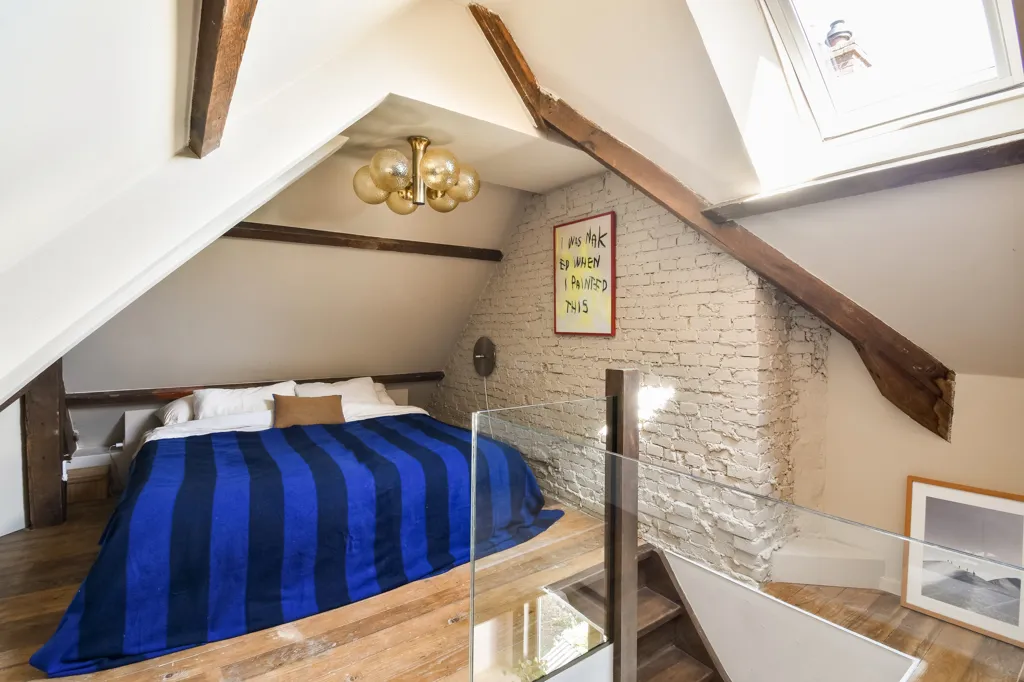 Magamistoad - Corner Duplex with Skylights in De Pijp