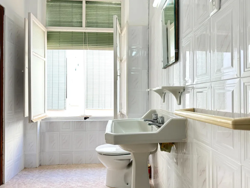 Vannitoad - Historic House with Potential in Puente Genil