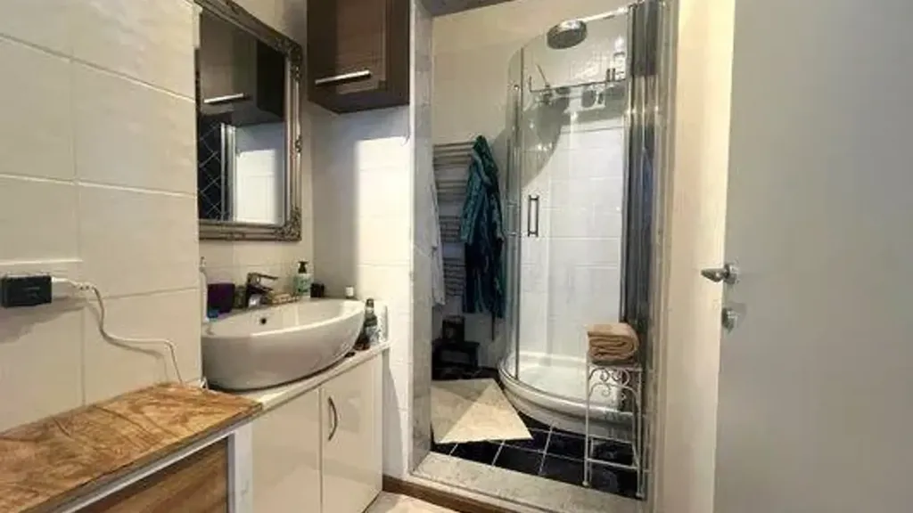 Salles de bain - Modernised Bilocale with Balcony in Florence