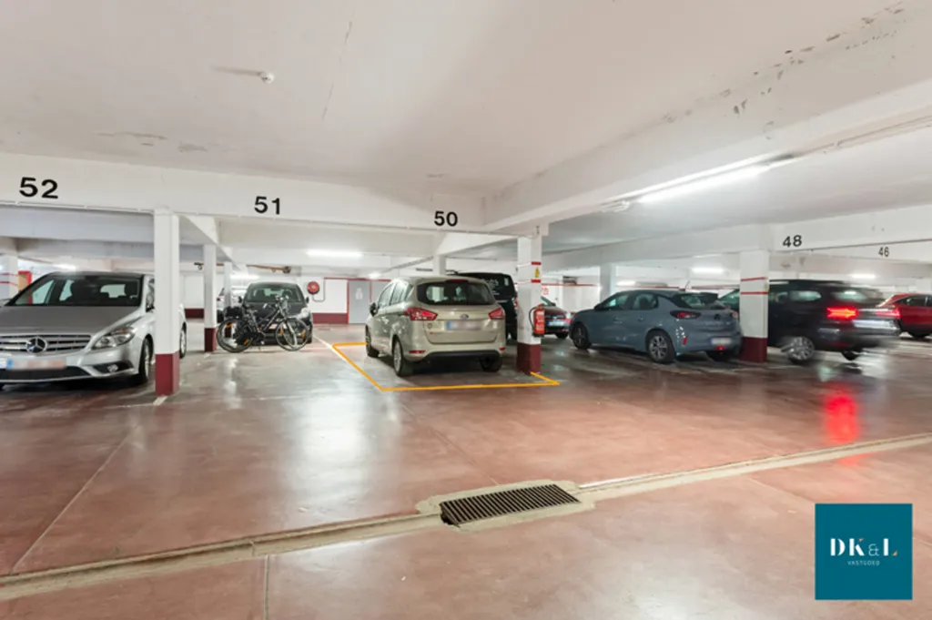 Garage - Apartment with Terraces in Antwerp's Van Liere