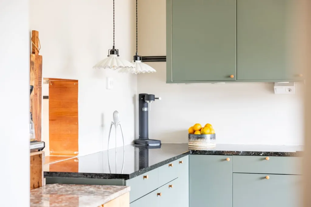 Cucina - Renovated 2-Storey House with Garden in Bellevue