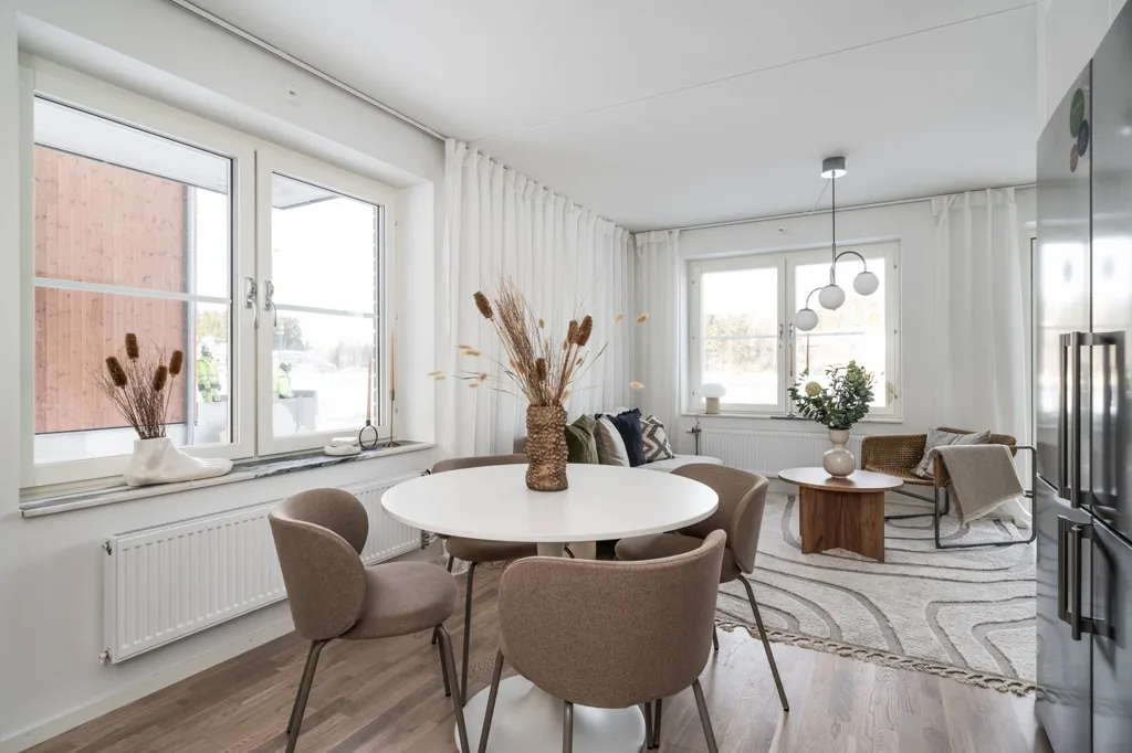 Salle à manger - Modern Apartment with Lakeside Terrace in Sollentuna