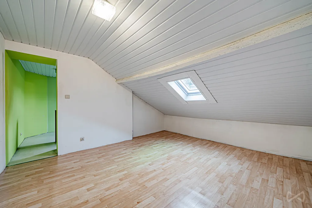 Toad - Semi-detached House with Garden in Cuesmes