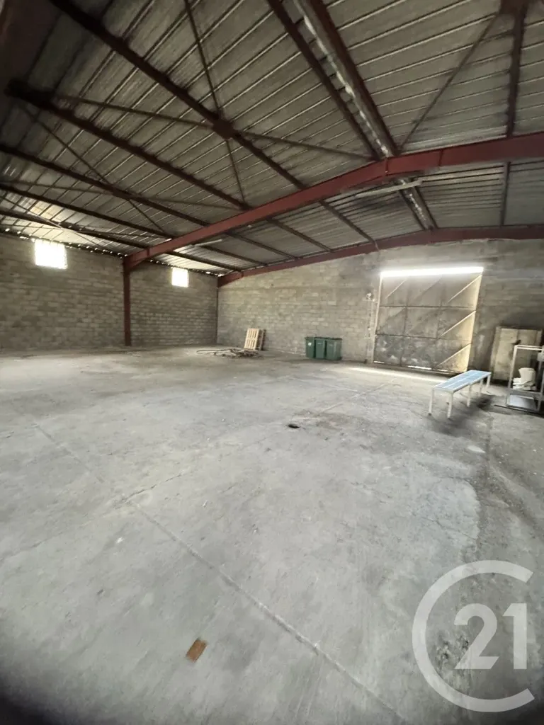 Garage - Local Professionnel avec Surface Réfrigérée à Alès