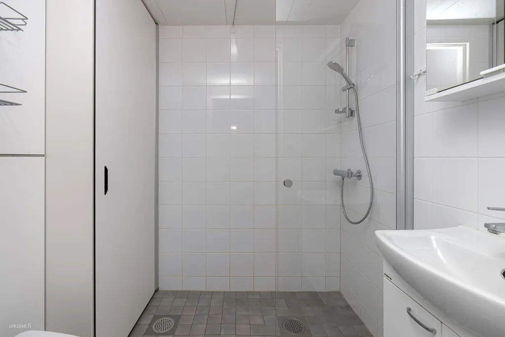 Salles de bain - Triangular Apartment with Balcony in Järvenpää