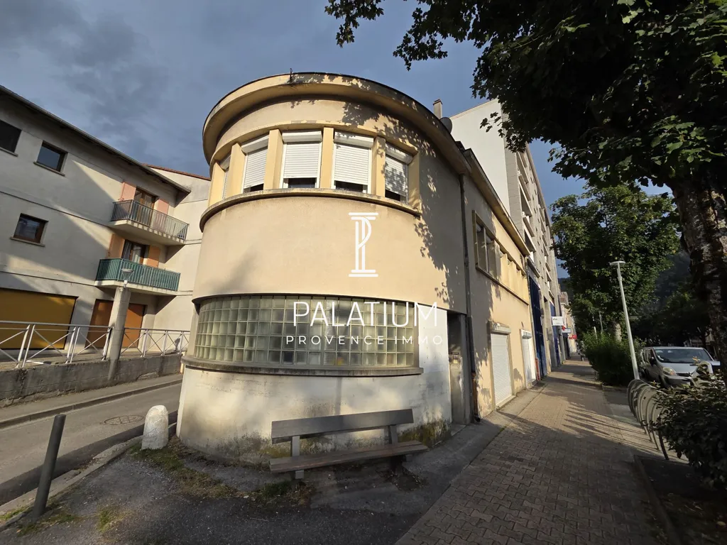 Välivaade - Mixed-Use Property with Garage in Digne-les-Bains