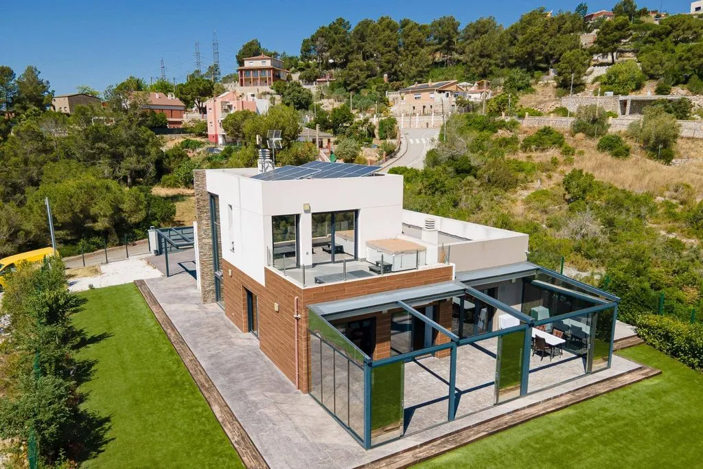 Õhuvaade - Luxury Villa with Spa in Olesa de Bonesvalls