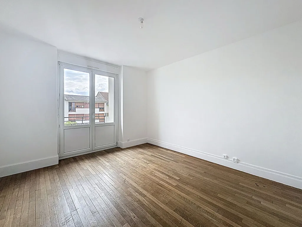 Rooms - Renovated 3-Bed Flat with Balcony in Nancy