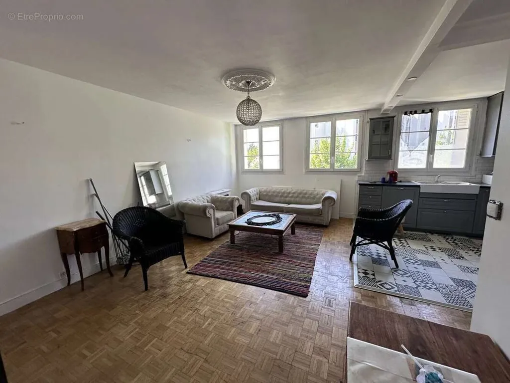 Séjour - Appartement Lumineux 4 Pièces à Colombes