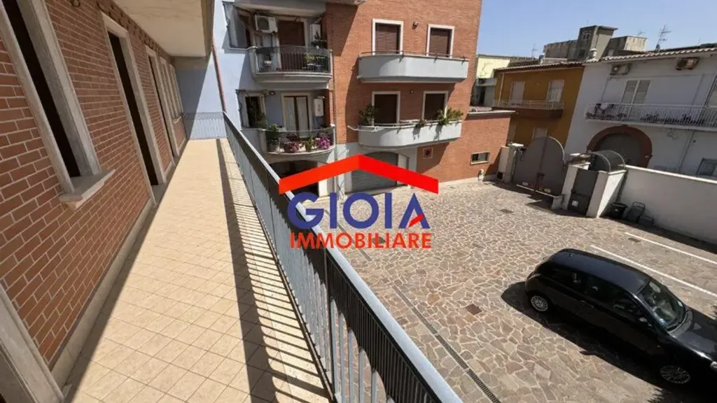 Rõdu - Two-Level Apartment with Balconies in Mondragone