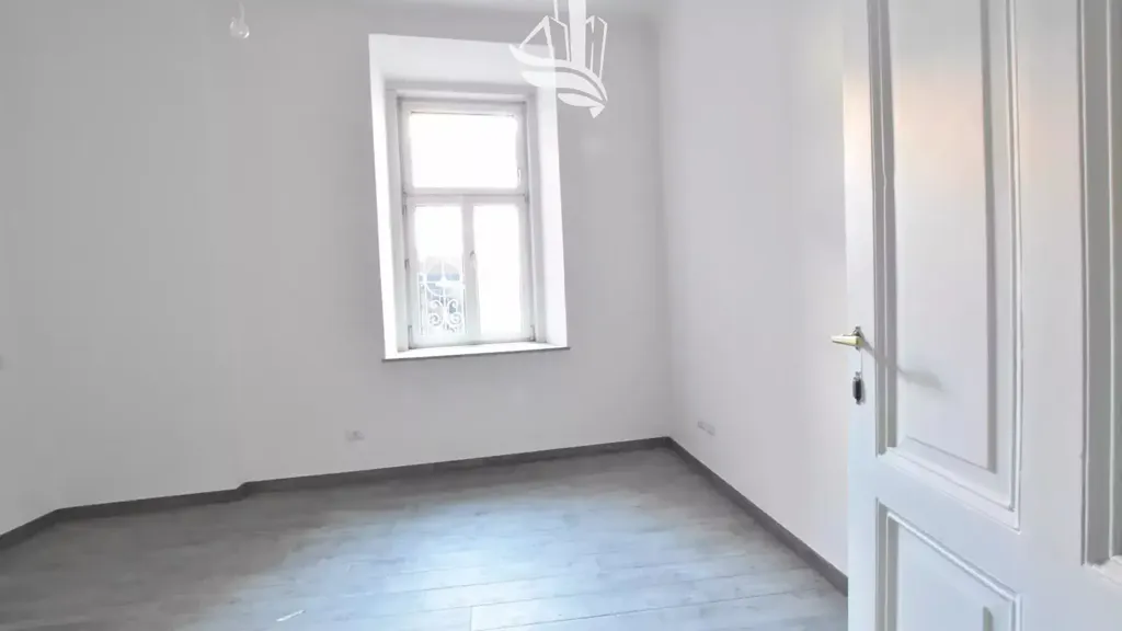 Toad - Versatile Apartment with Balcony in Bolzano