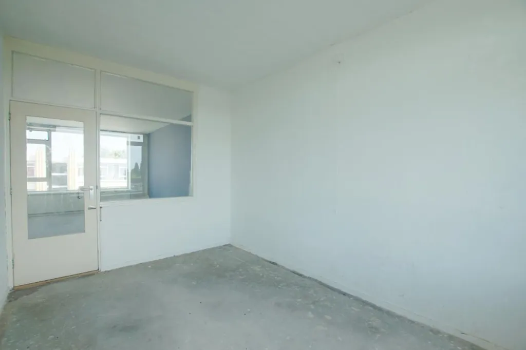 Pièces - 3-Bedroom Apartment with Balcony in Charlois