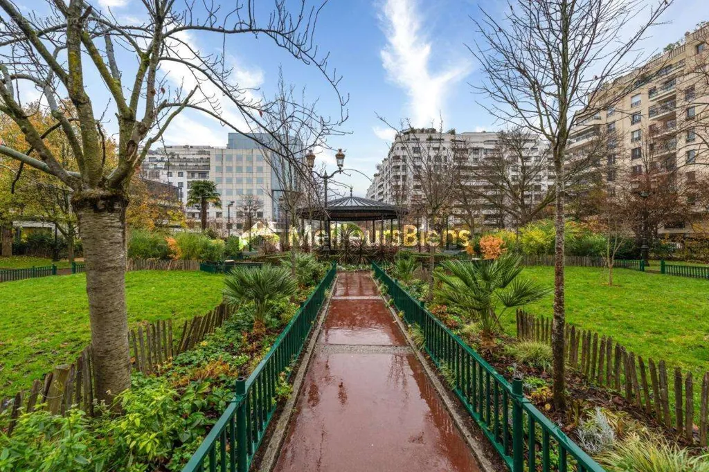 Giardino - Bright & Spacious T2 with Terrace in Levallois-Perret