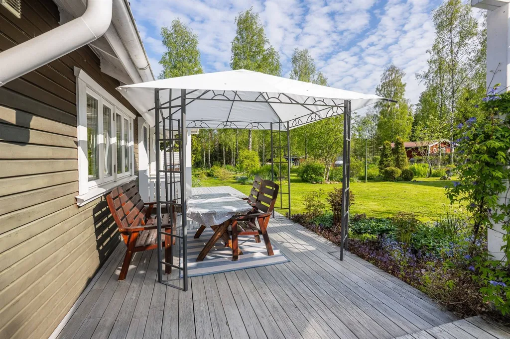 Terrazza - Charming Bungalow with Garden near Umeå