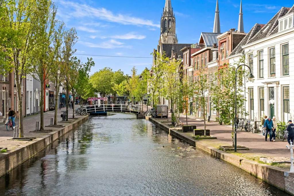Modernised 2-Bedroom Flat with Church Tower View in Delft