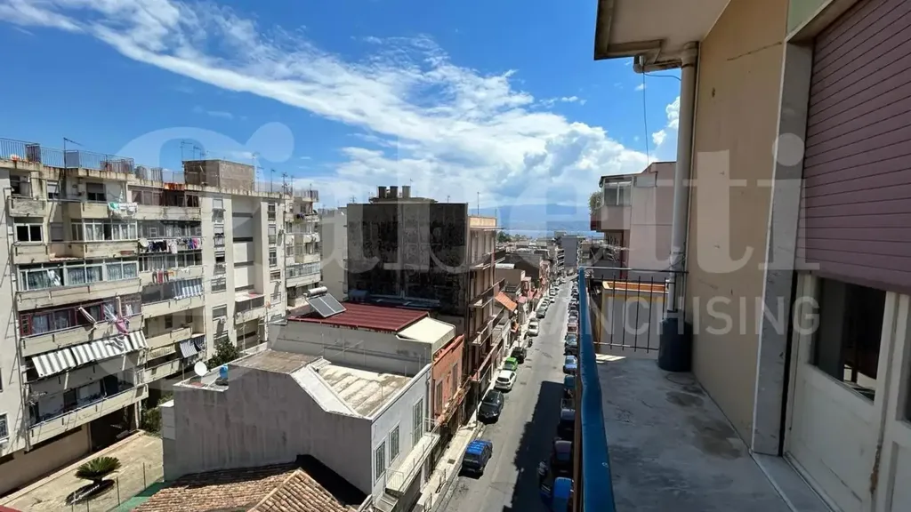 Balcon - Bright Apartment with Balcony in Messina