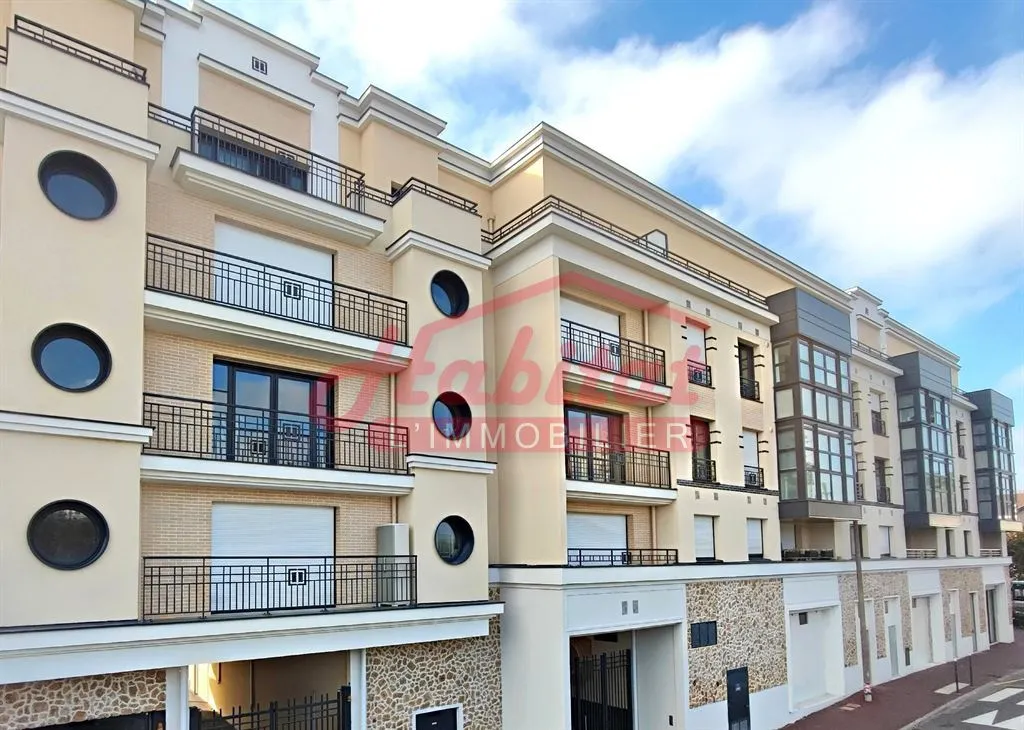 Välivaade - New 3-Bed Flat with Parking in Chelles Centre