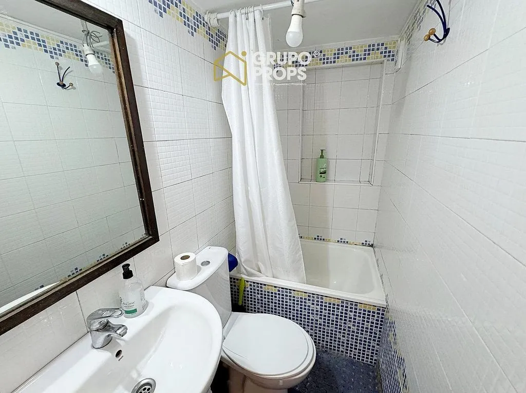 Salles de bain - Duplex with Patio in Palacio, Madrid