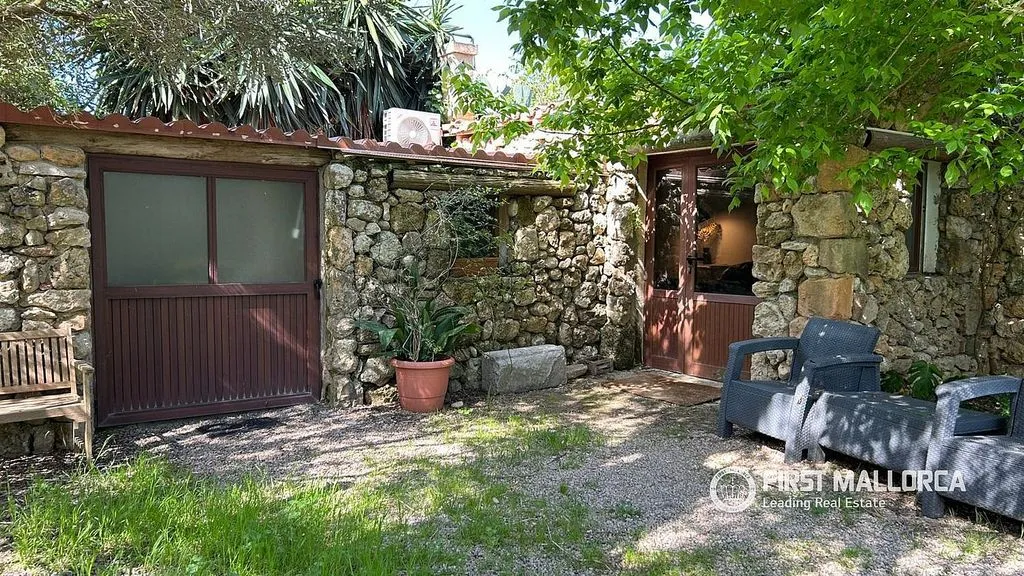 Rustic House with Pool in Jornets