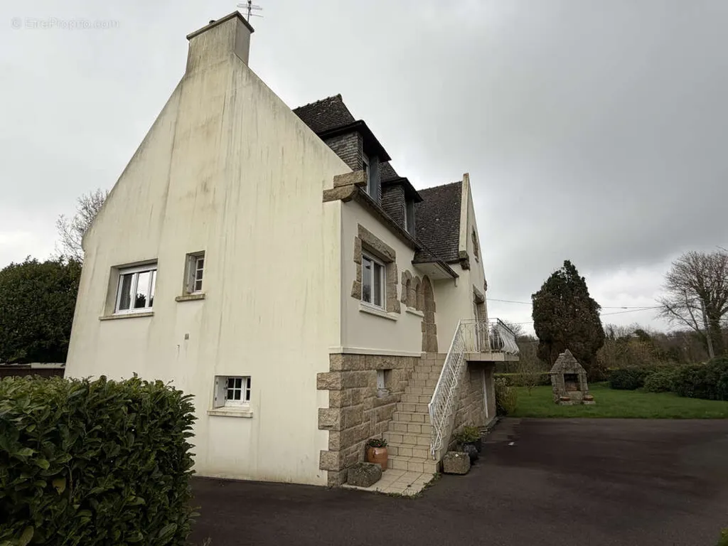 Exterior - House with Garden in Plouigneau