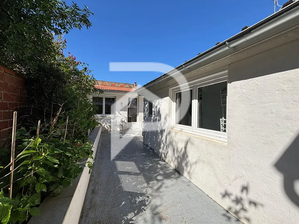 Aed - House with Terrace in Colombier, Bezons