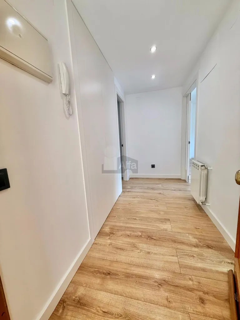 Esik - Modern Flat with Terrace in Prado de Somosaguas