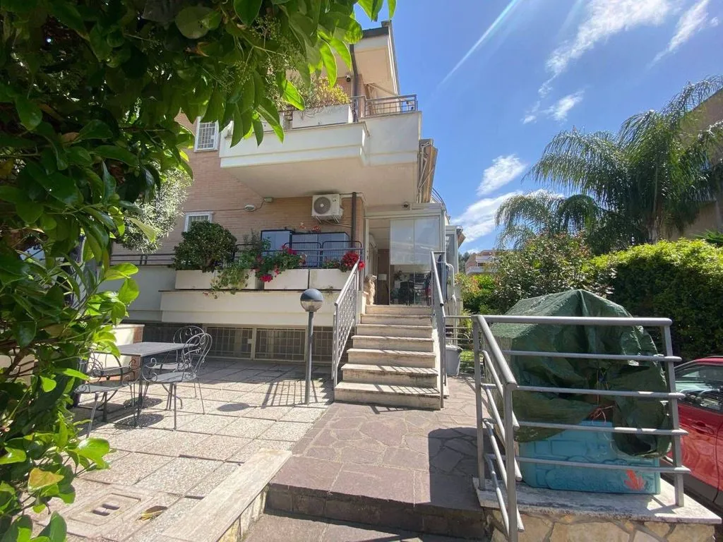 Terrazza - Luxury Villa with Private Garden in Rome