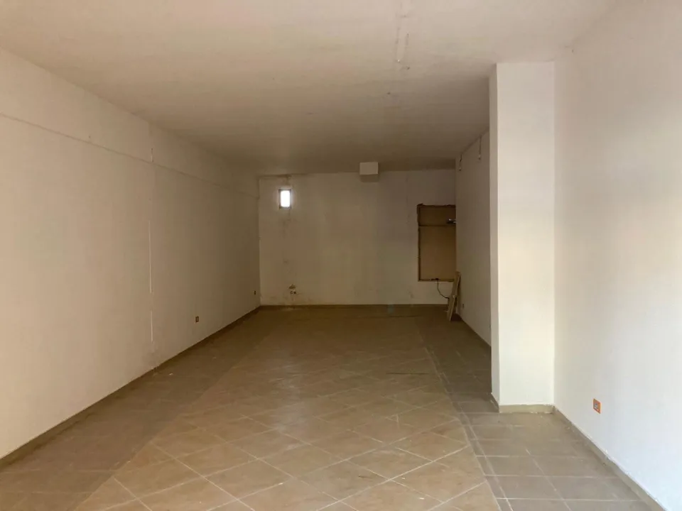 Toad - Commercial Unit with Parking in Capaccio Scalo
