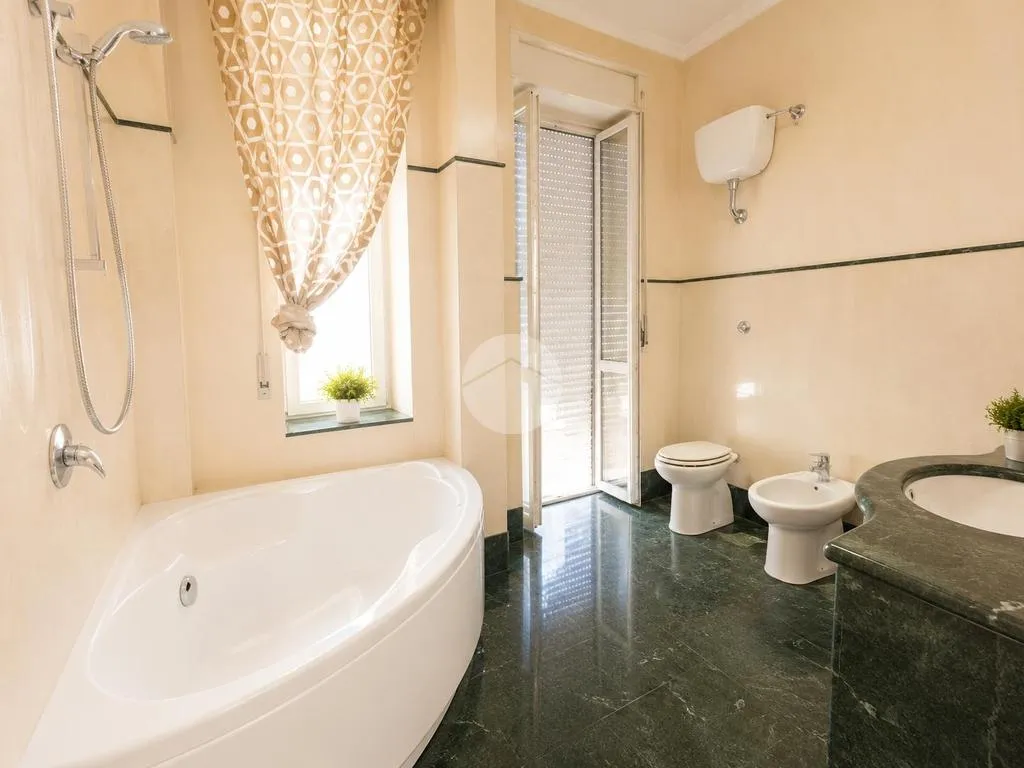 Salles de bain - Student Room in Shared Apartment, Vico Parrettari, Naples