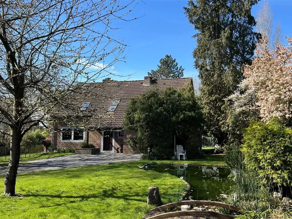 Jardin - Villa avec Jardin et Étang à Embourg
