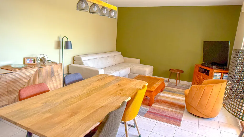 Elutuba - Renovated 3-Bed Apartment with Sea View in Antibes
