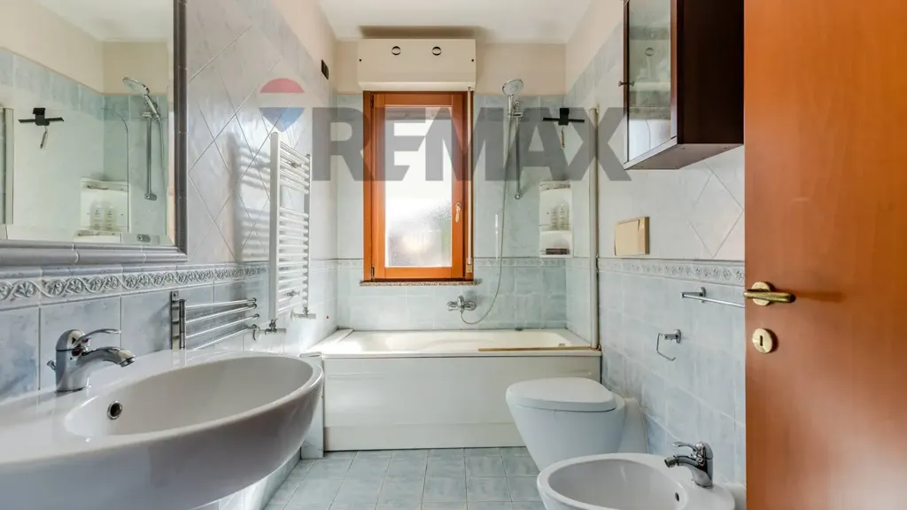 Salles de bain - Trilocale with Balcony in Sestu