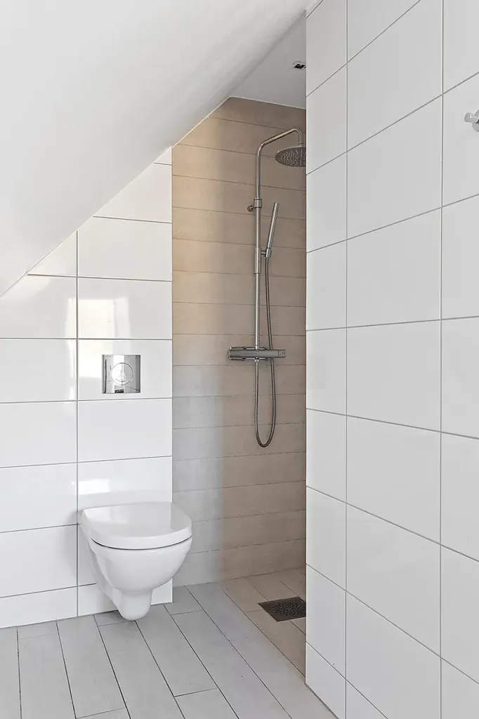 Salles de bain - Charming House with Balcony in Huddinge