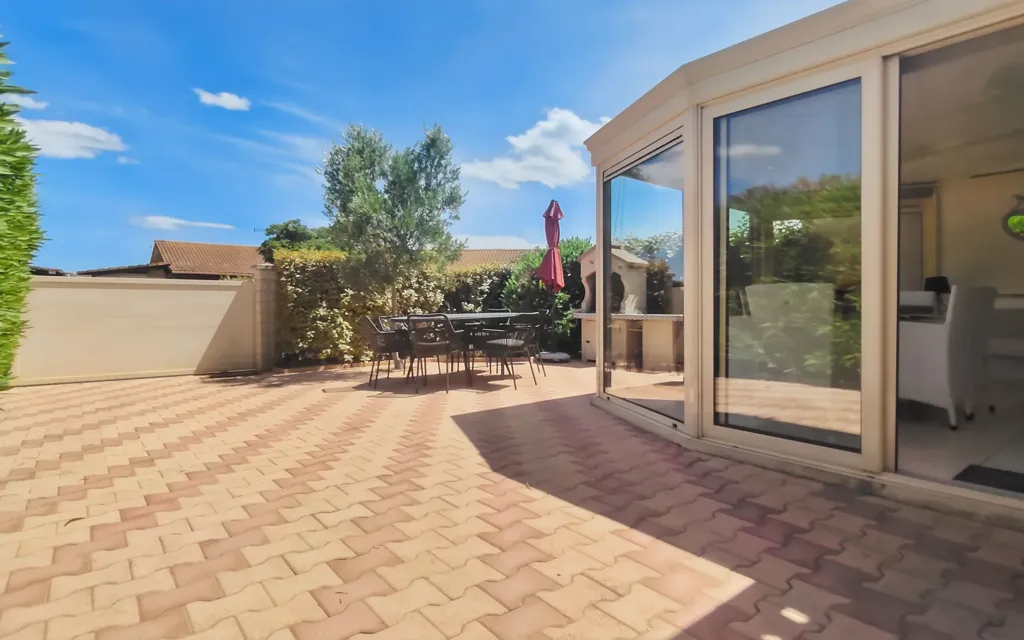 Terrasse - Maison avec Jardin Privatif à Vendres
