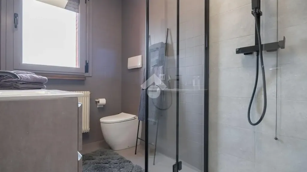 Salles de bain - Rearranged Apartment with Garden in Treviso