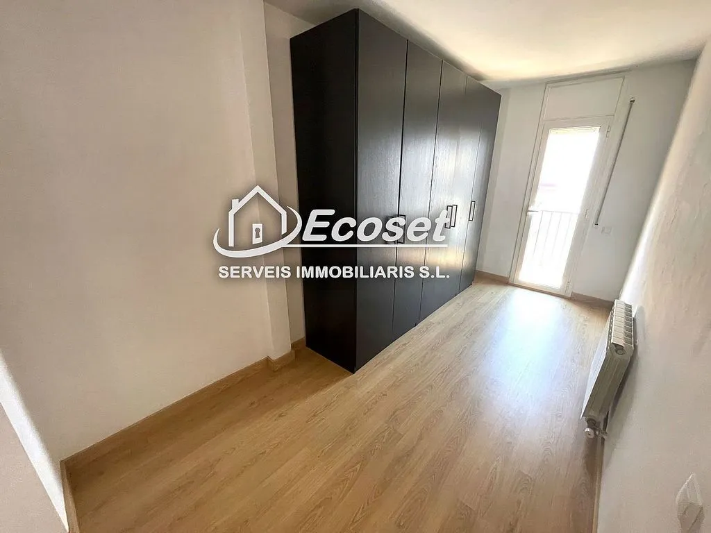 Ingresso - Triplex with Central Heating in Vallirana Centre