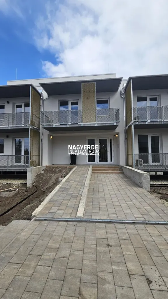 Esterno - Modern Panel Flat with Balcony in Debrecen