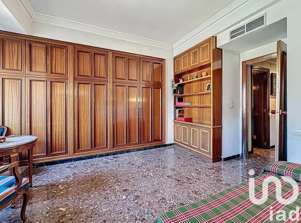 Magamistoad - Spacious 5-Bedroom Flat with Terrace in Zaragoza