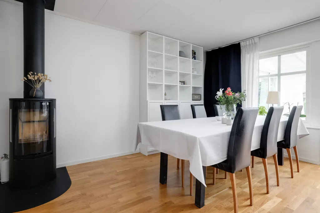 Salle à manger - Modern Apartment with Balcony in Ekeby-Almby