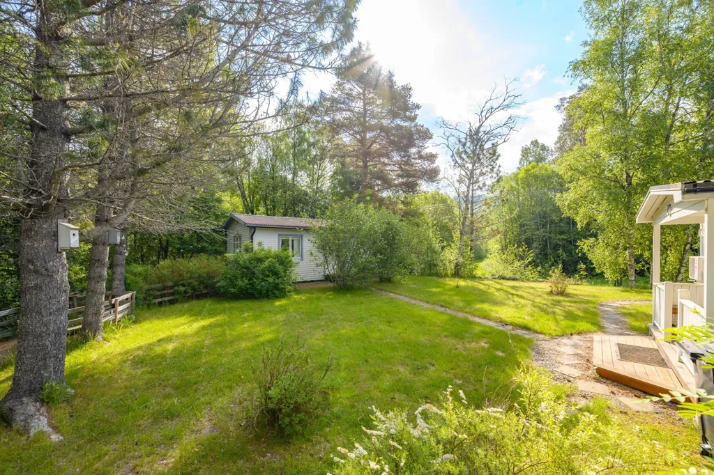 Aed - Charming Villa by the Stream in Björkom