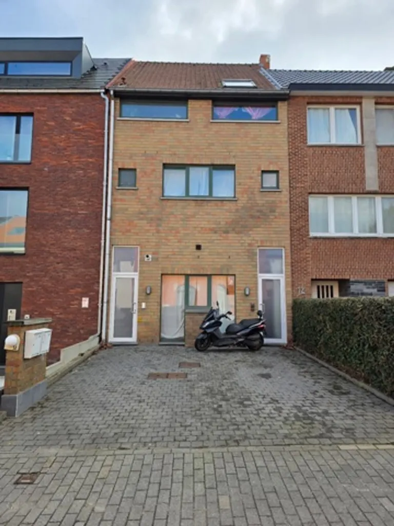 Välivaade - House with Professional Space in Rhode-Saint-Genèse