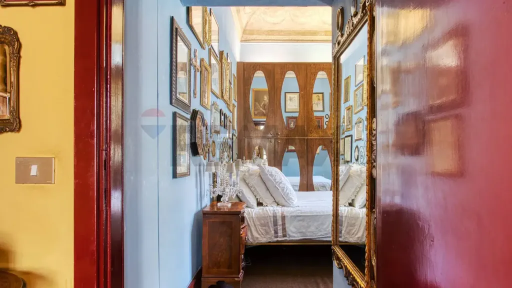 Entrée - Historic Apartment with Double Balcony in Novara