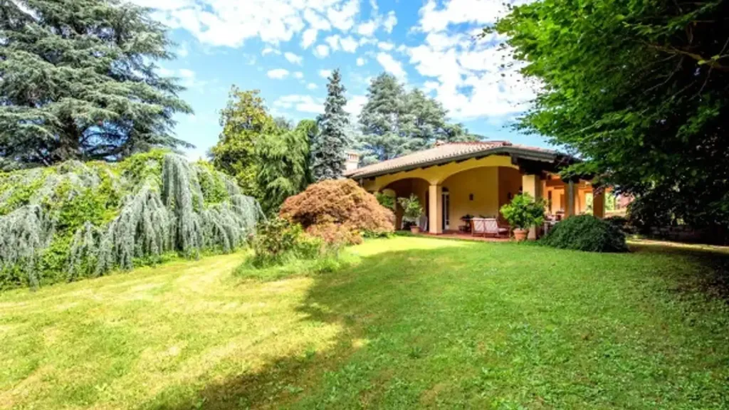 Jardin - Luxury Villa with Pool in Cairate, Lombardy