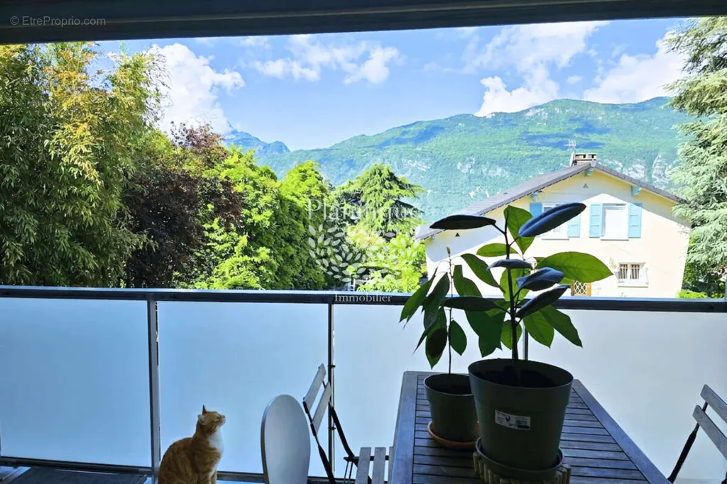 Rõdu - Bright Apartment with Garage in Aix-les-Bains