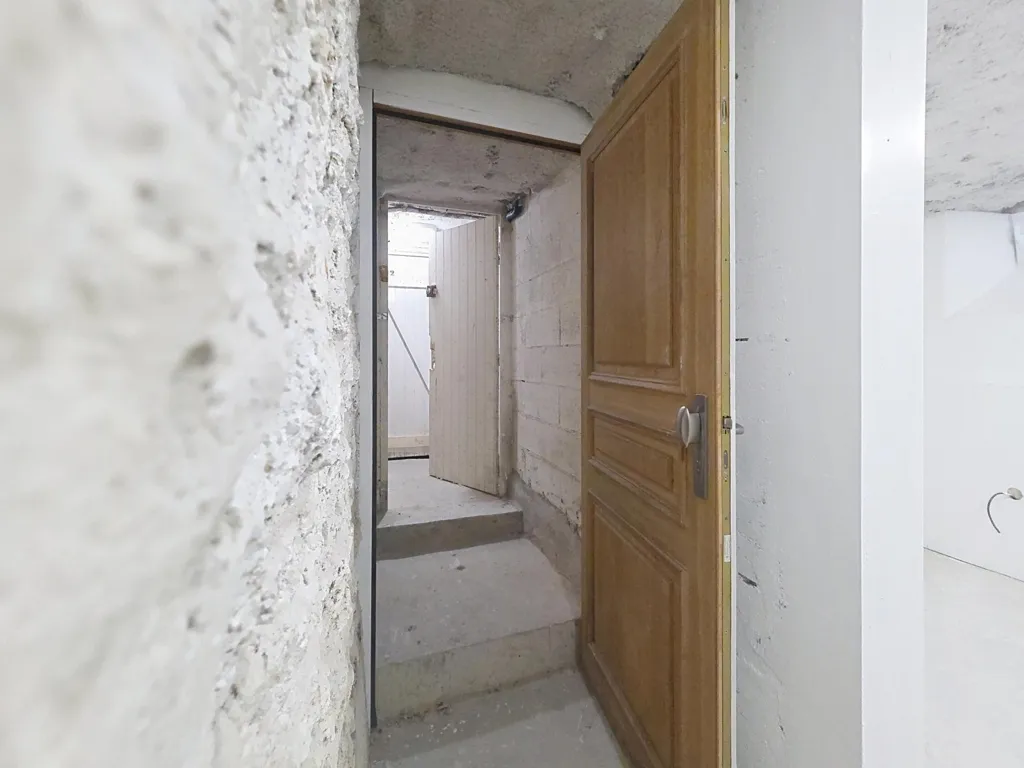 Rooms - Underground Space with High Ceiling in Montreuil