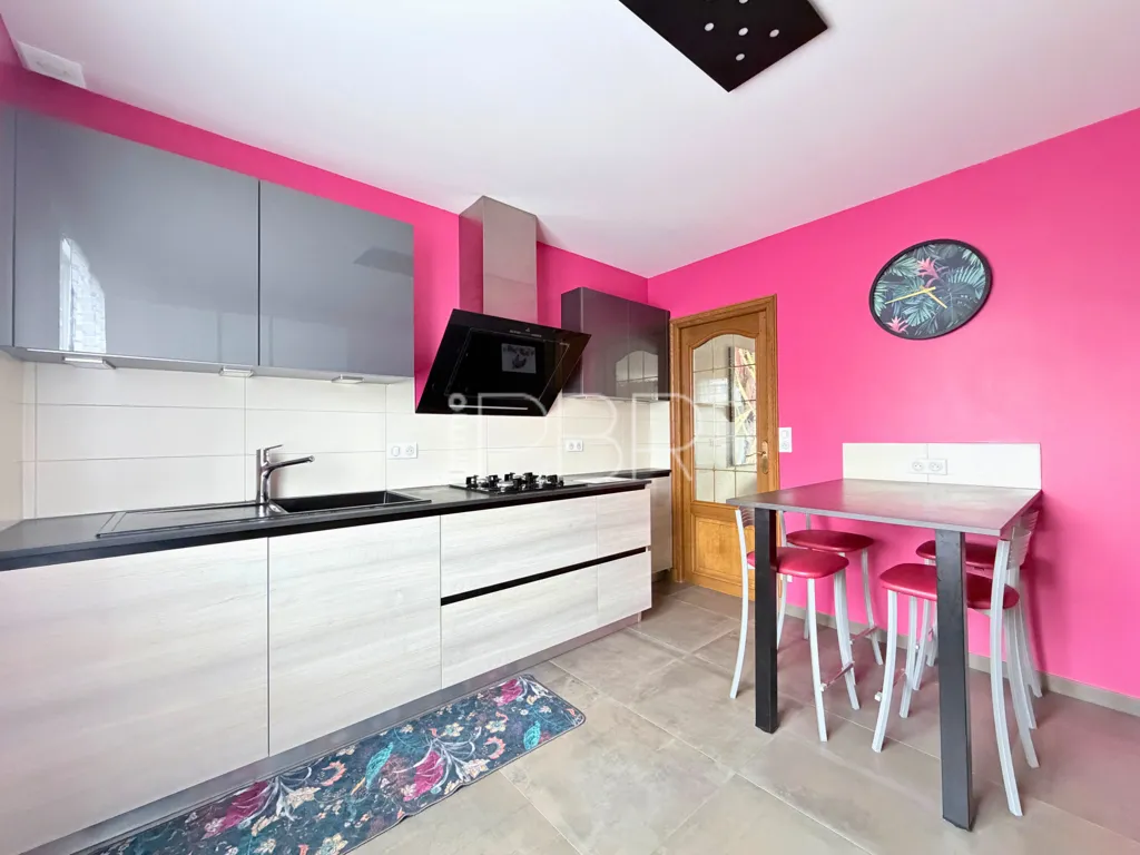Köök - Traditional House with Full Basement in Tinqueux